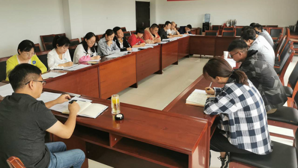 近日，隧道公司召開了以“夯實(shí)財(cái)務(wù)基礎(chǔ)，嚴(yán)守紀(jì)律關(guān)口”為主題的專題學(xué)習(xí)會(huì)，會(huì)議主要內(nèi)容是學(xué)習(xí)集團(tuán)公司印發(fā)的《安全生產(chǎn)費(fèi)用財(cái)務(wù)管理辦法》與《建造合同會(huì)計(jì)核算辦法（2020年修訂